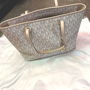 Micheal Kors Jet Set Medium Tote Bag.